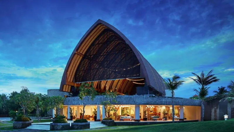 MERUSAKA Nusa Dua