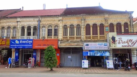 Wander Around the Old Colonial Buildings
