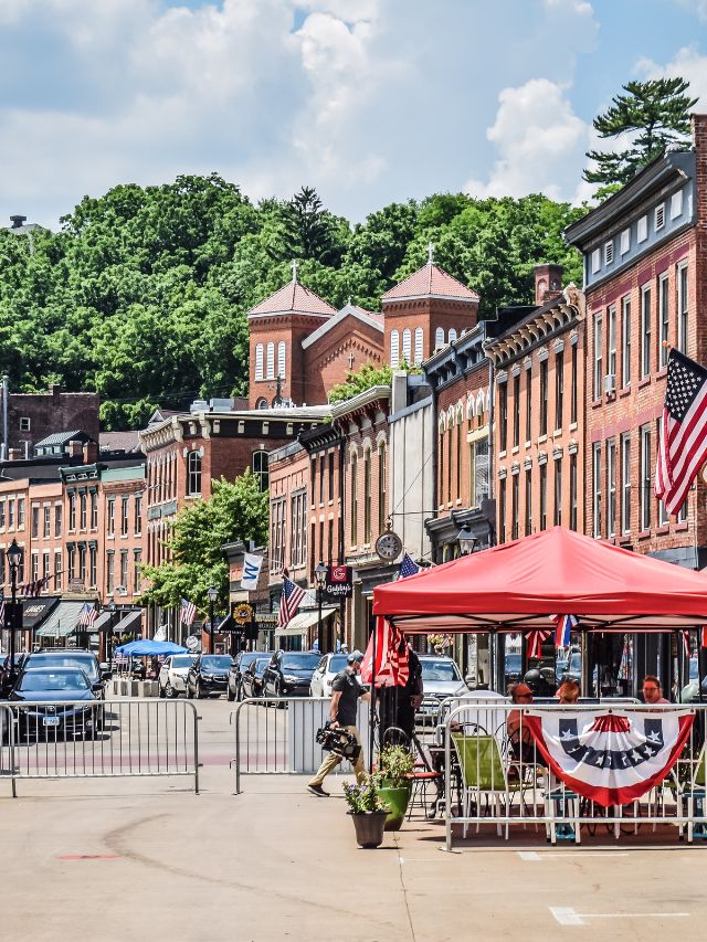 7 Enchanting Small Towns in America to Experience