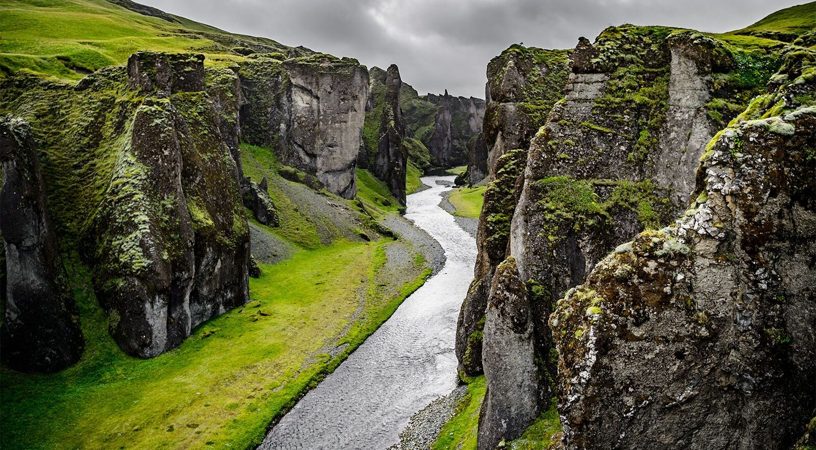 Fjaðrárgljúfur canyon
