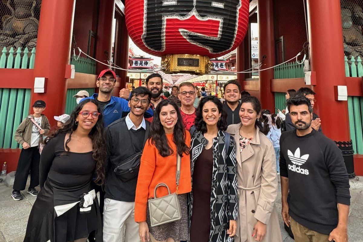 Whole OJ group posing in front of the Kaminarimon gate at Senso-ji, Tokyo
