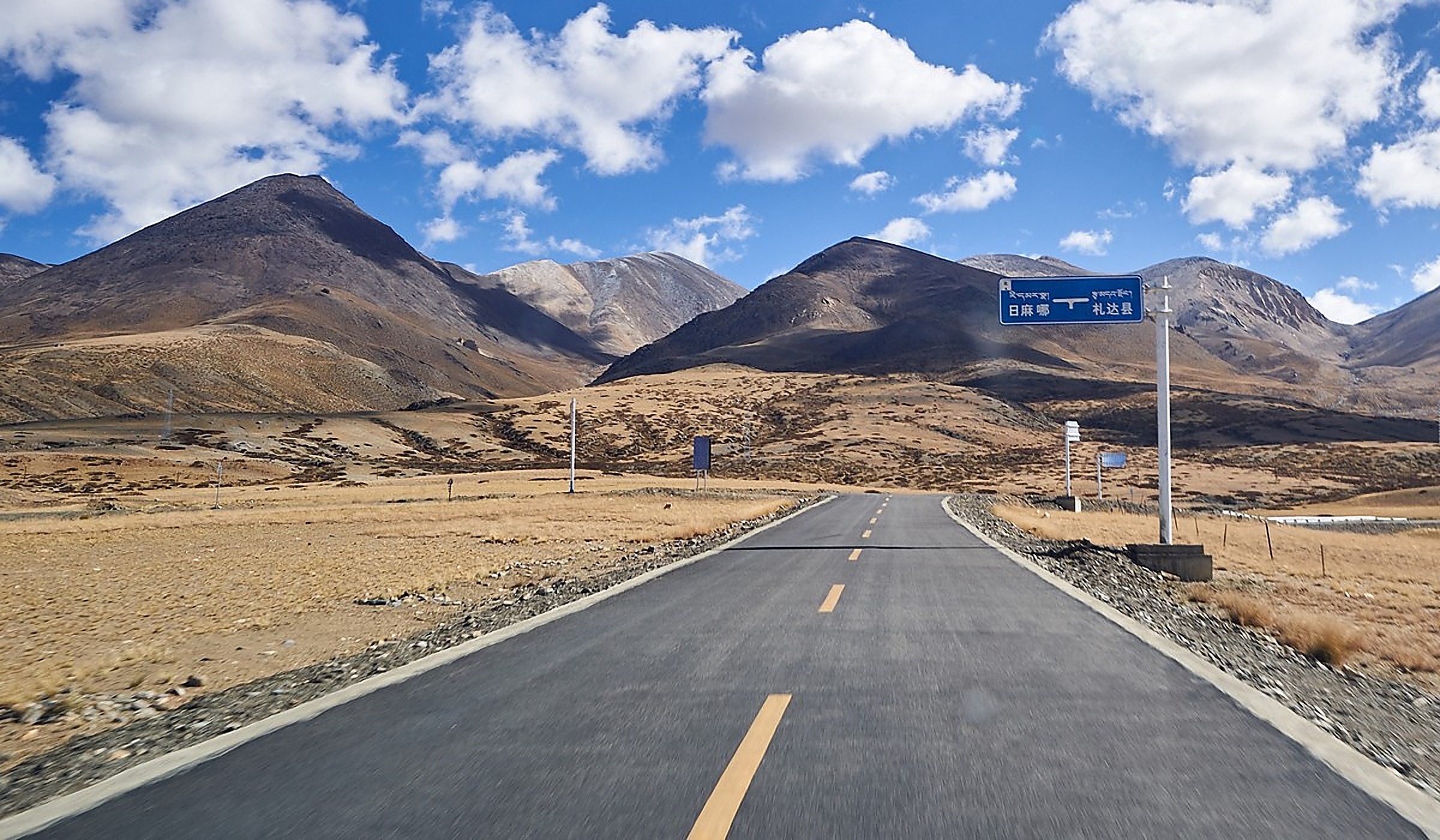 Tibet autumn road