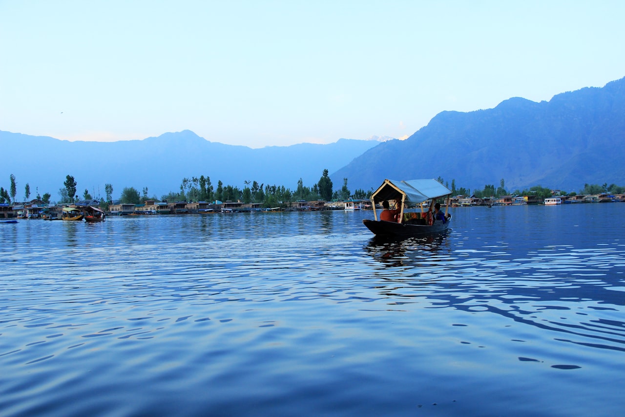Dal Lake departure