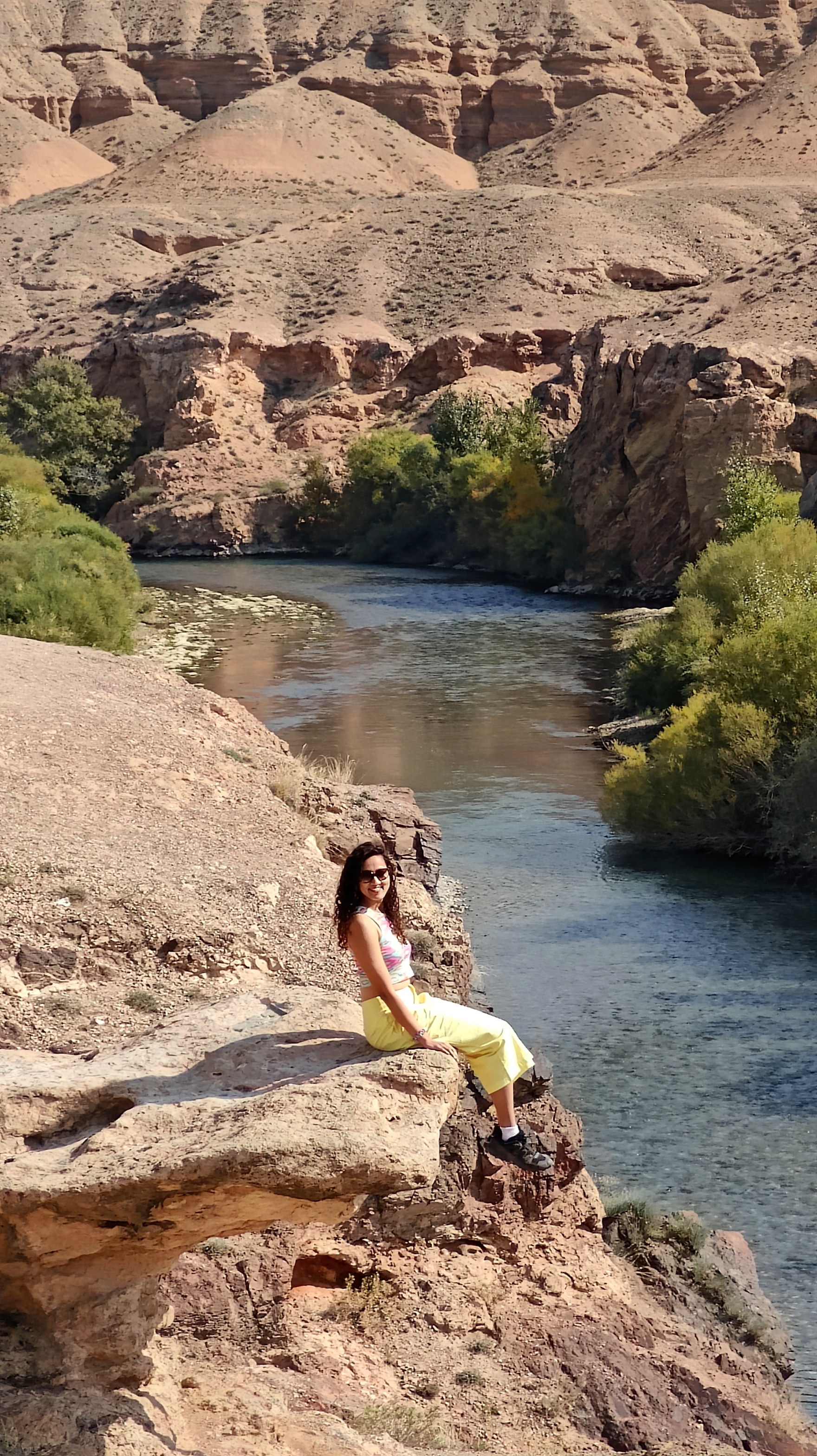 River-side ledge stop