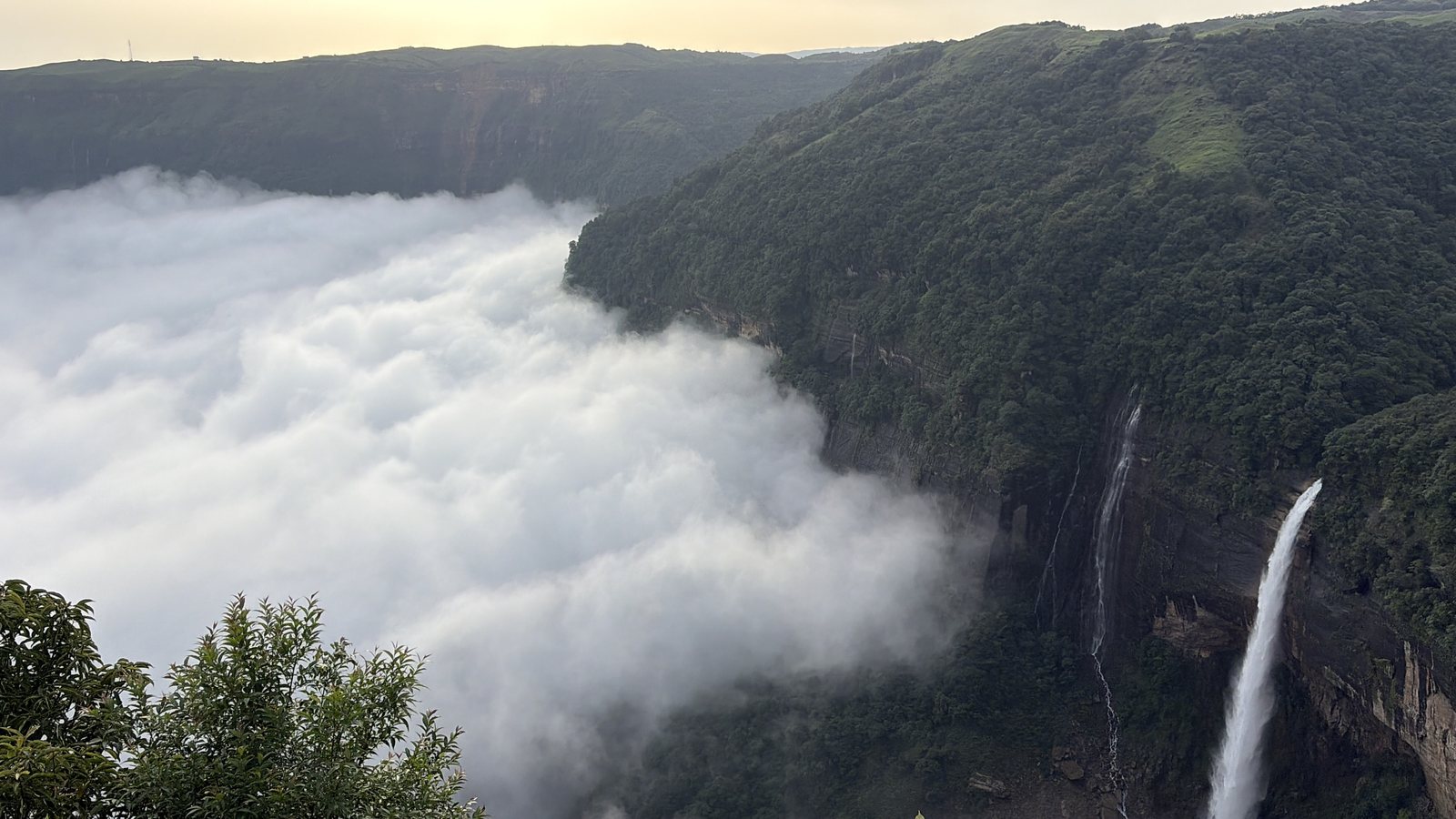 Meghalaya, Day 4, Nohkalikai Falls and Prut waterfall: Nohkalikai Falls plunging down a canyon wall above a sea of cloud