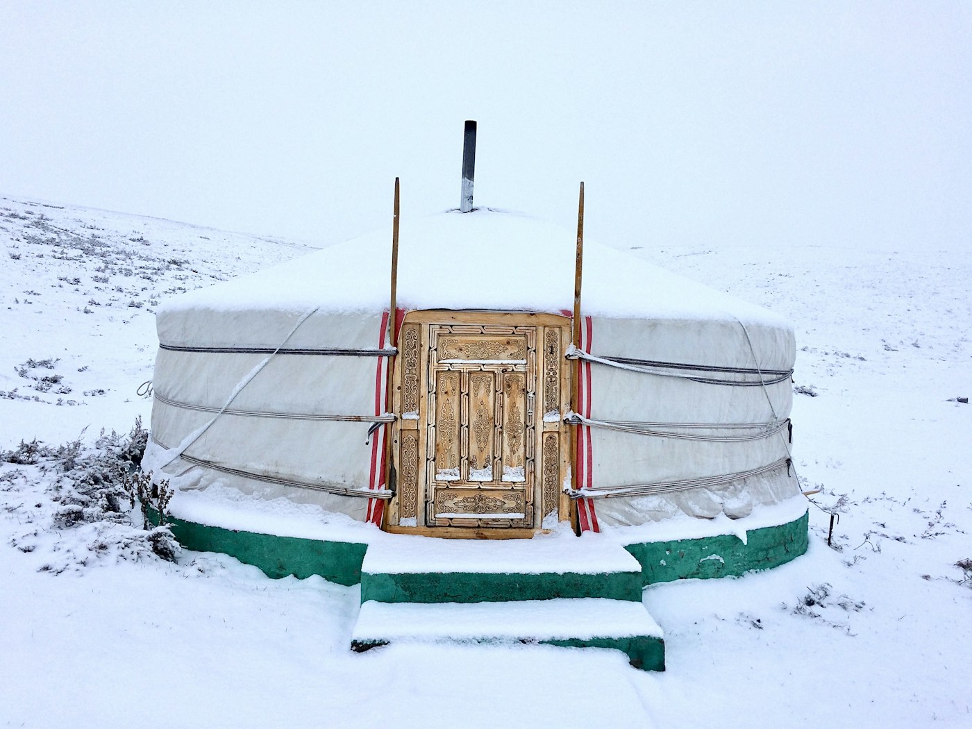 Ger under snow