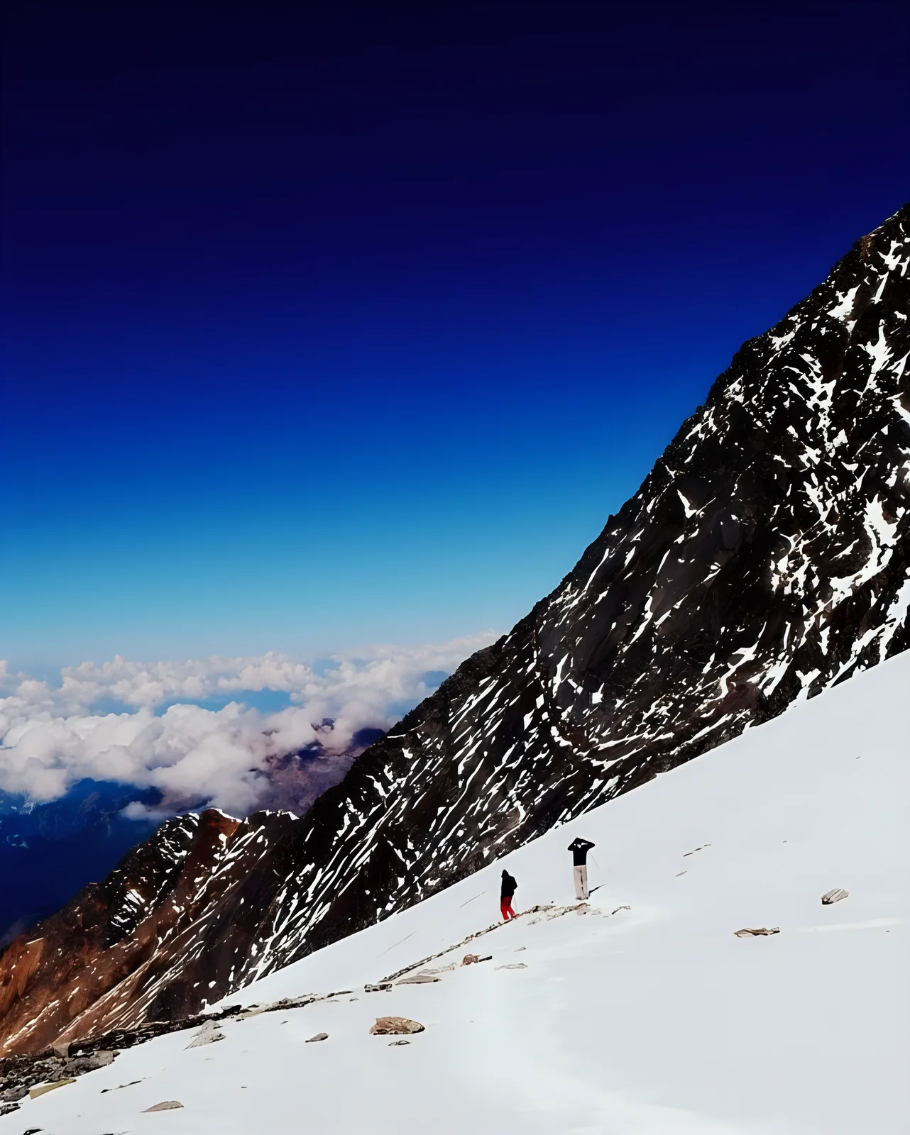 Snow slope above a sea of clouds