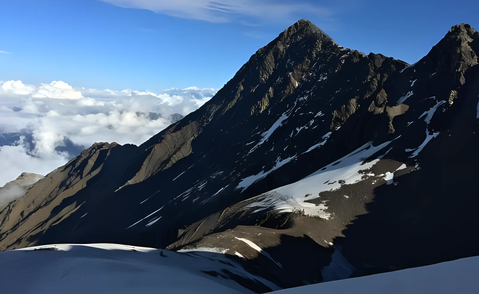 Snow peak seen from Junargali