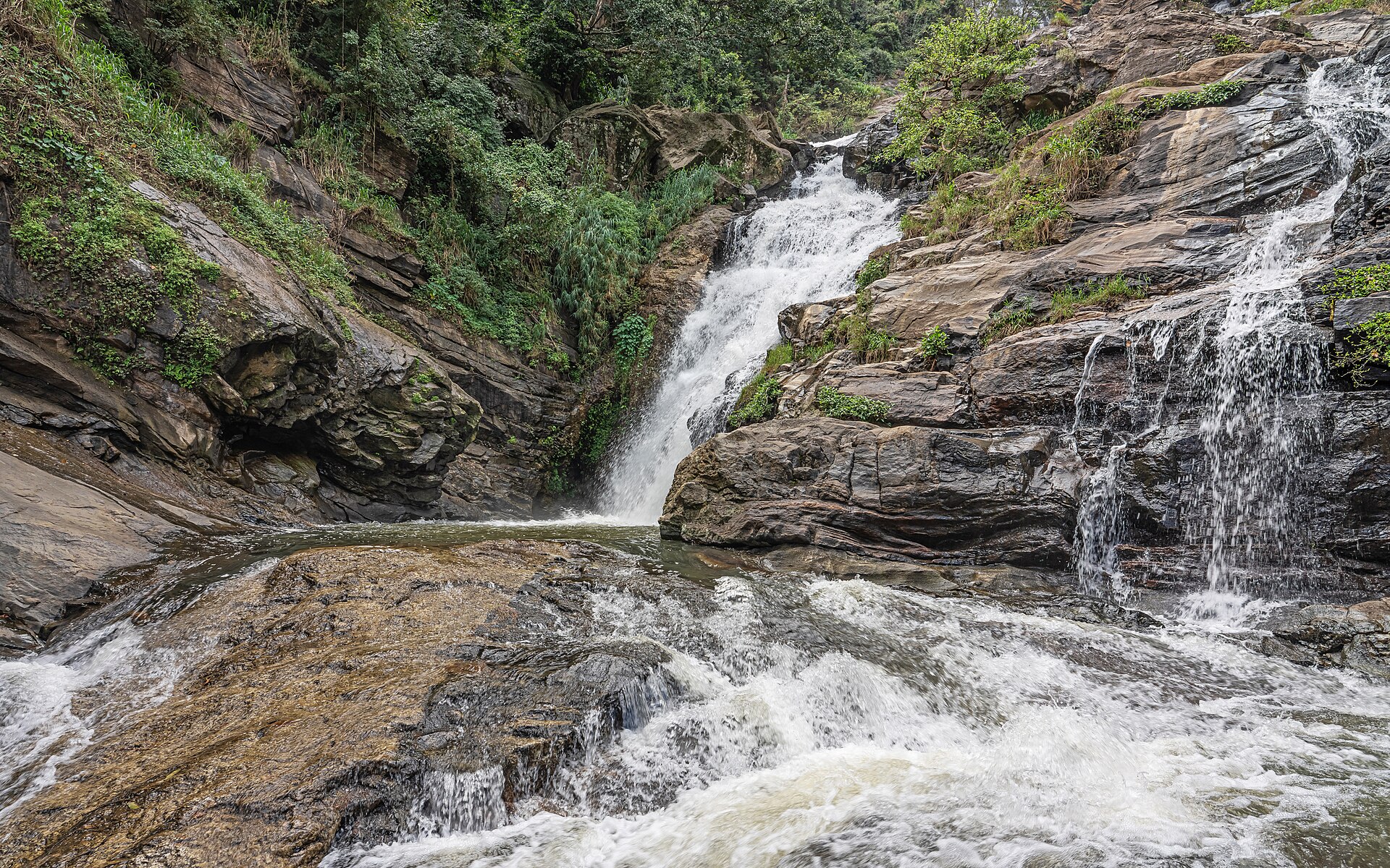 Sri Lanka travel scene