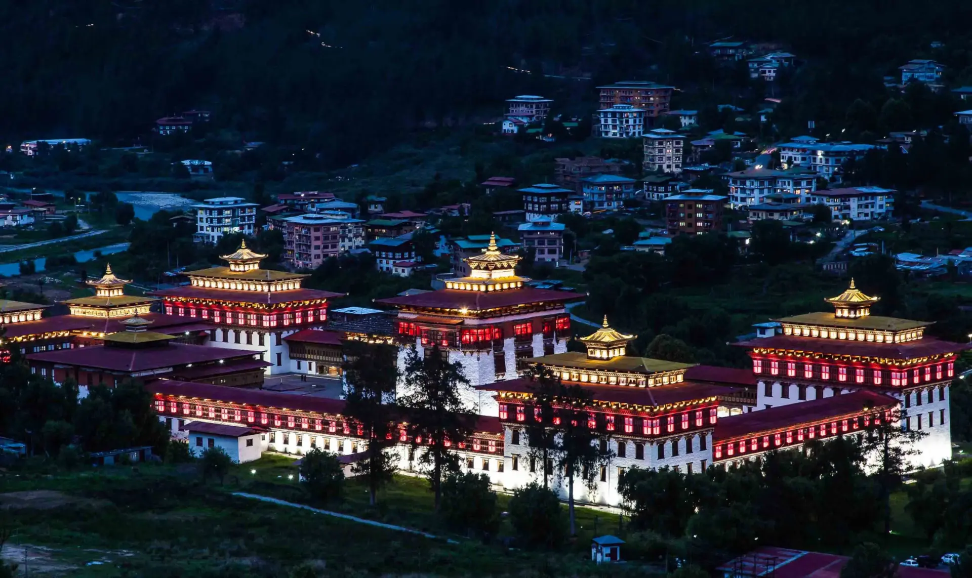 Tashichho Dzong scaled Bhutan Weather In January,Average Temperature in January,Snowfall in January,Weather Patterns in January,Bhutan in January,Clothing and Packing Tips,Road Conditions and Travel Tips,January in Bhutan,Bhutan weather during January