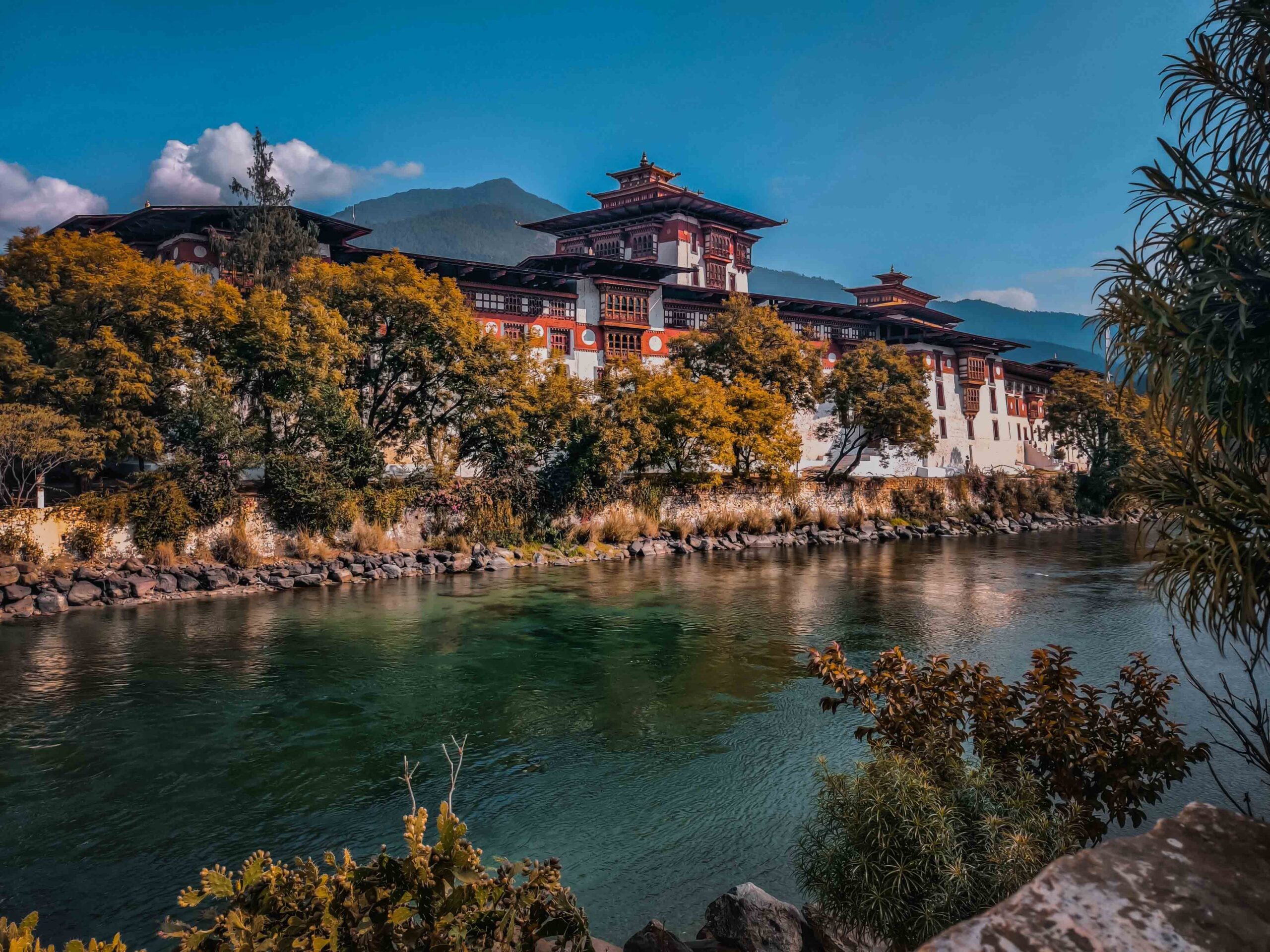 Best Things to Do in Punakha,Best Time to Visit Punakha,How to Get to Punakha,Where to Eat in Punakha,Where to Stay in Punakha,Divine Punakha Festival,Enjoy a Meal at the Dochula Resort Restaurant,Talo Monastery,White Water Rafting in Punakha,Punakha Suspension Bridge,Things to do in Punakha