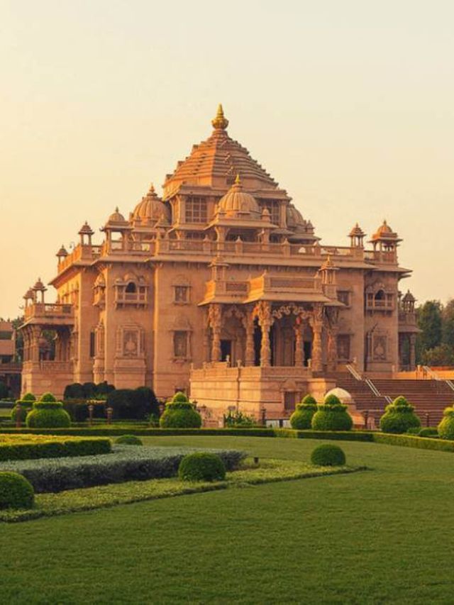 Top 7 Tourist Attractions in Ahmedabad – One in the orange jacket