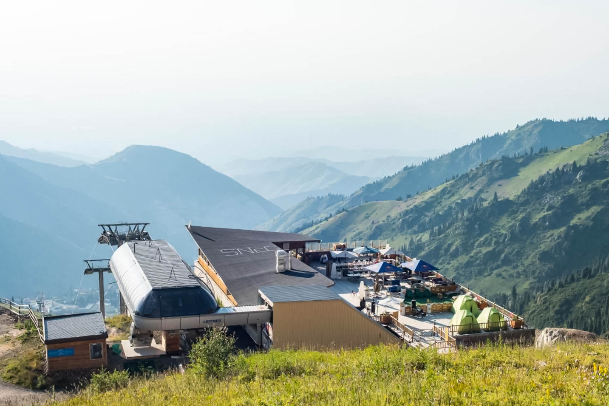 Tenir eco hotel. Село Бескайнар Казахстан. Отель в горах Чимбулак. Шымбулак Алматы ресторан. Гостиница s.n.e.g Алматы.