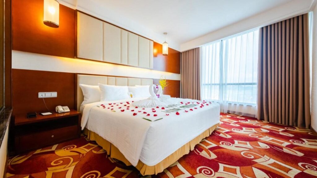 best romantic hotels in HaLong Bay,hotels in Halong Bay for couples