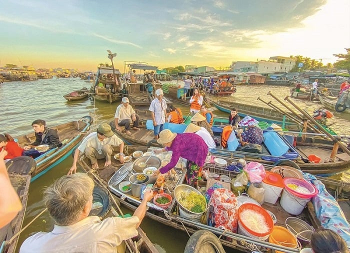 Get Up Early for Cai Rang Floating Market Can Tho