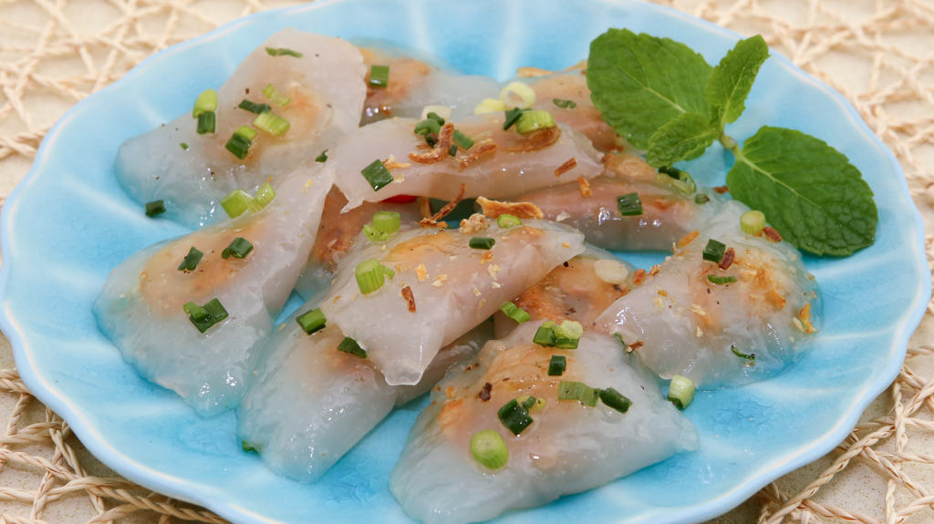 Banh bot loc (Translucent Shrimp Dumplings)