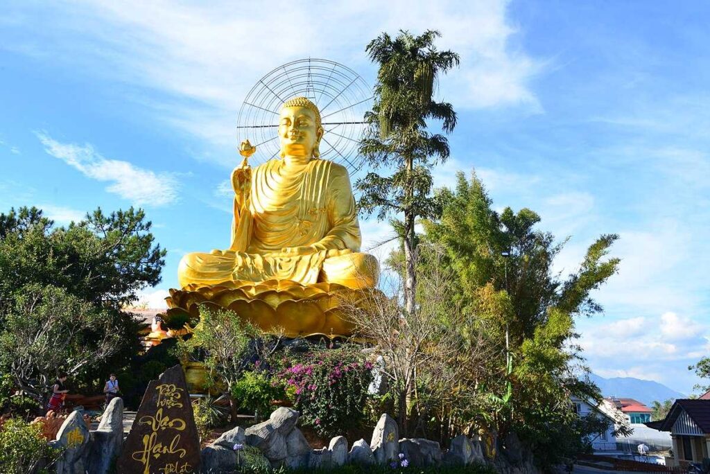 Visit Golden Buddha Pagoda