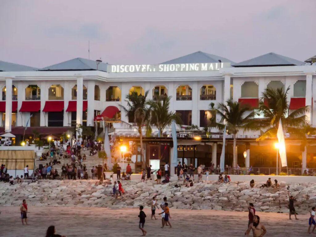 Discovery Shopping Mall: Modern Retail Therapy by the Beach
