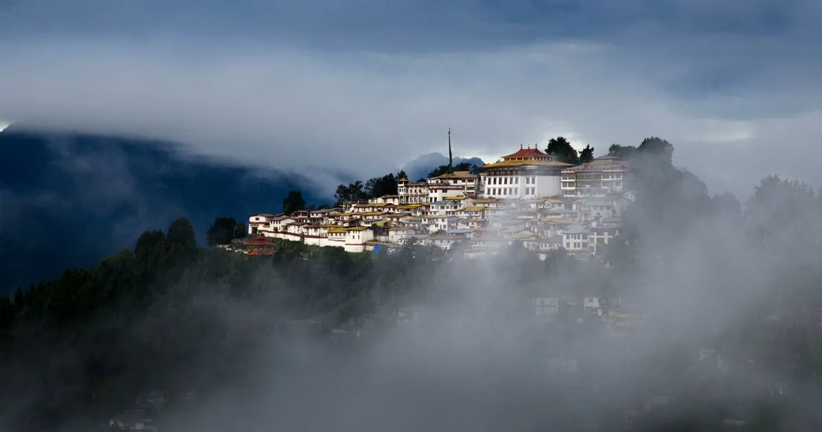 Best Things to Buy in Tawang,Things to Buy in Tawang,Best Things to Buy in Tawang Today,Buy in Tawang Today,flavors of Tawang,Tawang's craftsmanship,Handwoven Shawls and Stoles,Traditional Jewelry