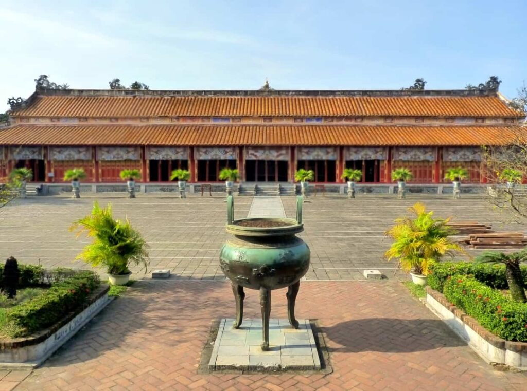 Explore the To Mieu Temple Complex