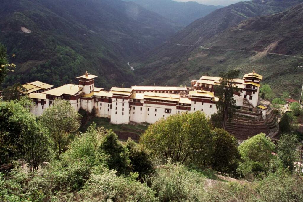 Visit the Dirang Dzong