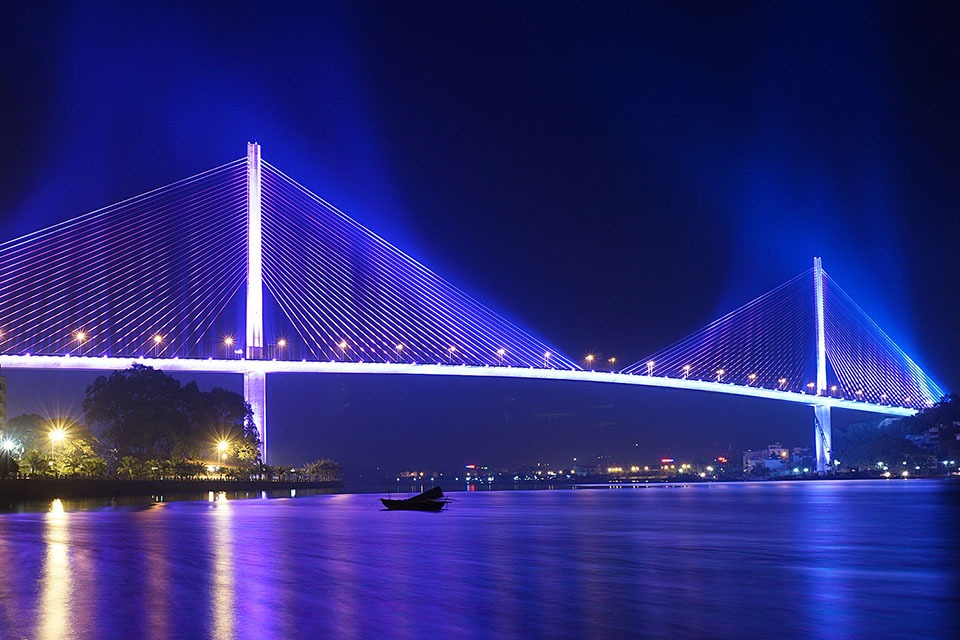 See Bai Chay Bridge at Night