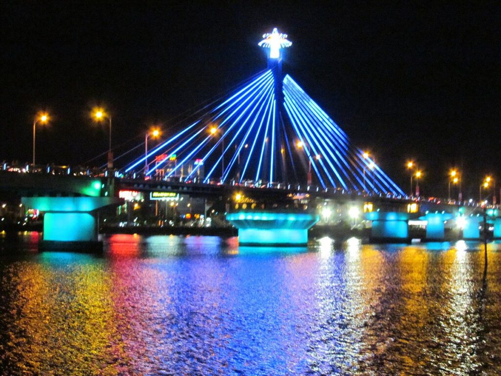 Take a relaxing walk along the picturesque Han River Bridge