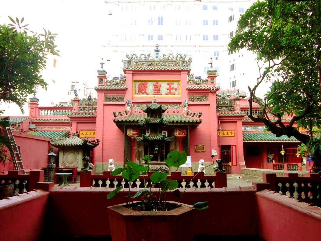 Visit the Jade Emperor Pagoda