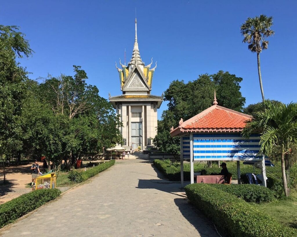 2. Discover The Killing Fields of Choeung Ek