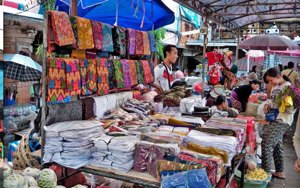 Traditional Markets and Local Shops