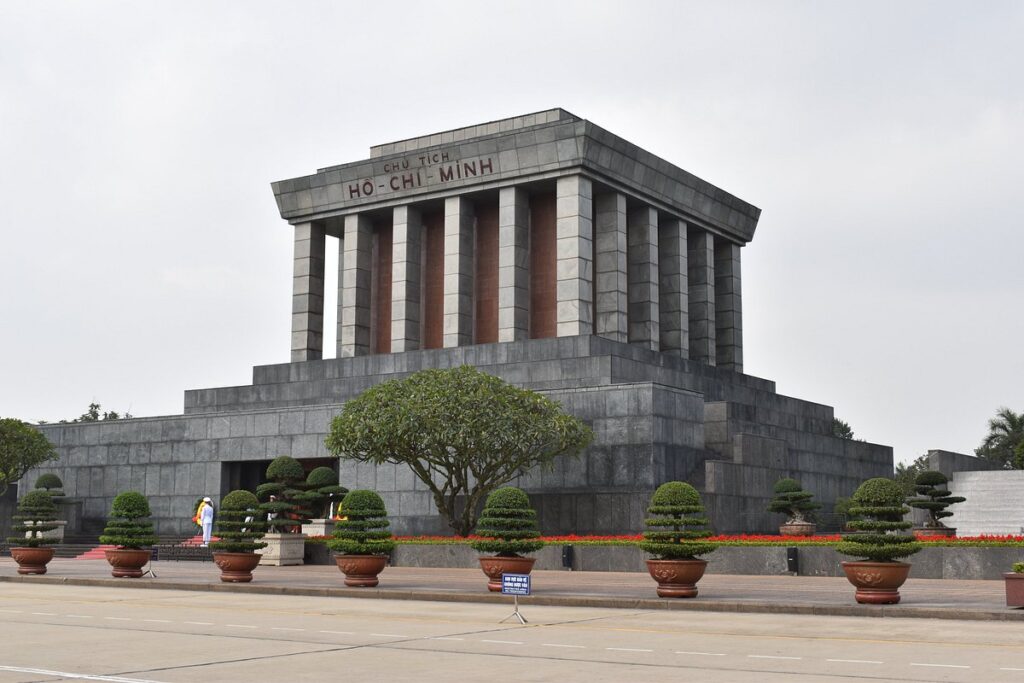 Visit Ho Chi Minh Mausoleum