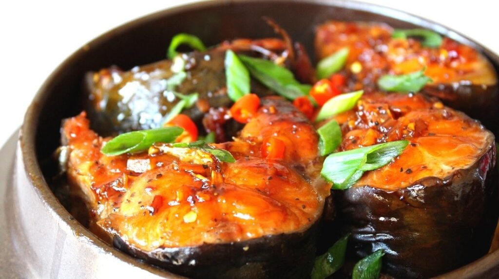 Ca kho to (Caramelized Fish in Clay Pot)