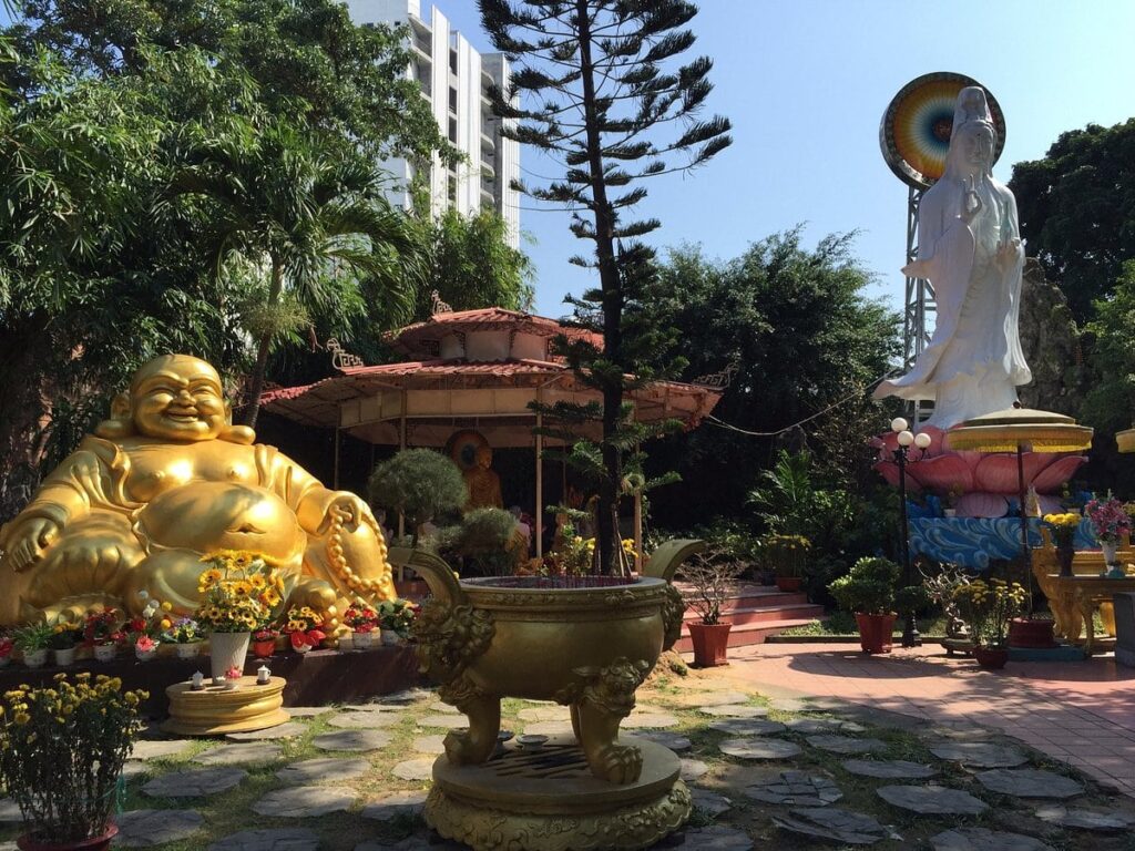 Visit Phap Lam Pagoda in Da Nang