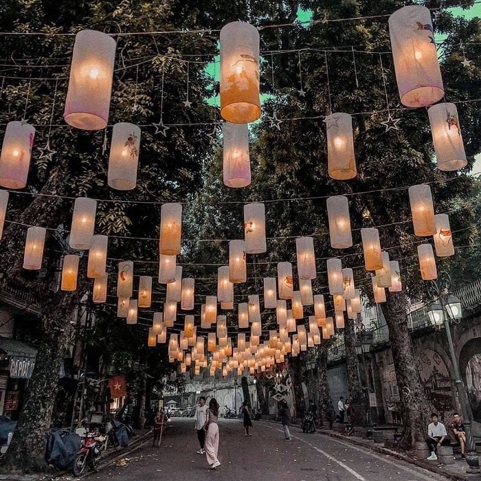 Immerse In The Lantern-lit Streets Of Hoi An