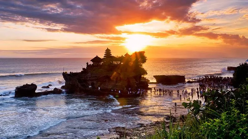  Tanah Lot: Iconic Sea Temple and Sunset Spectacle