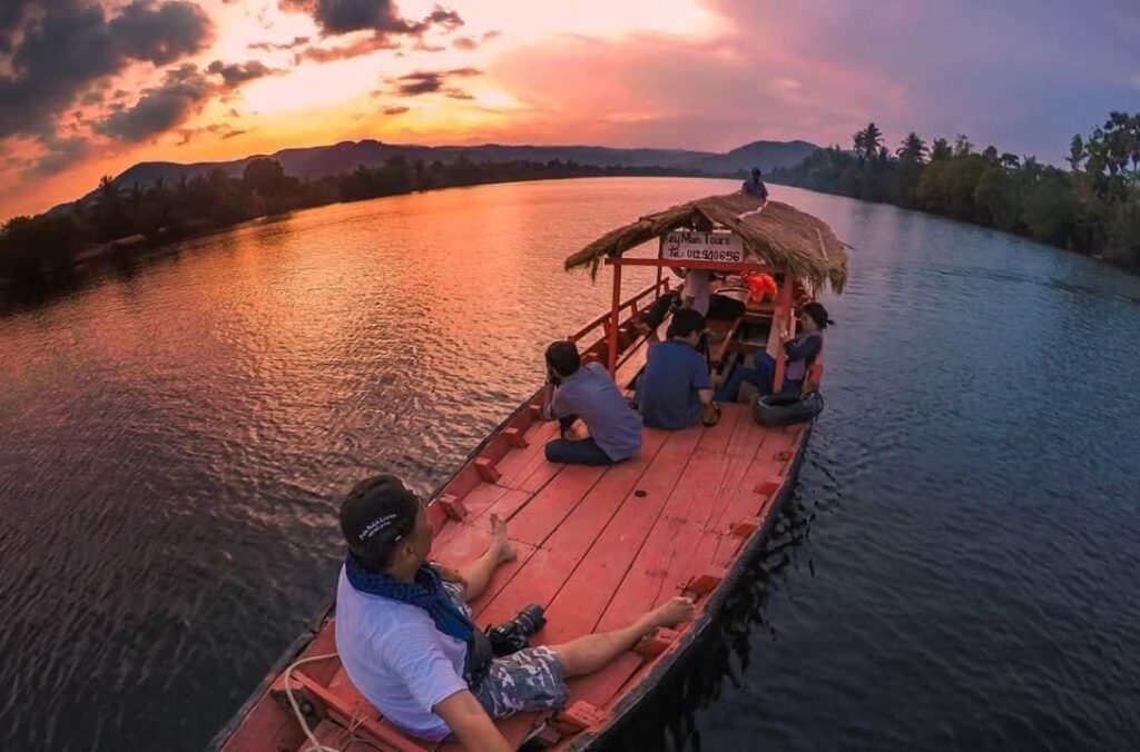  Sunset Boat Tour on the Kampong Bay River