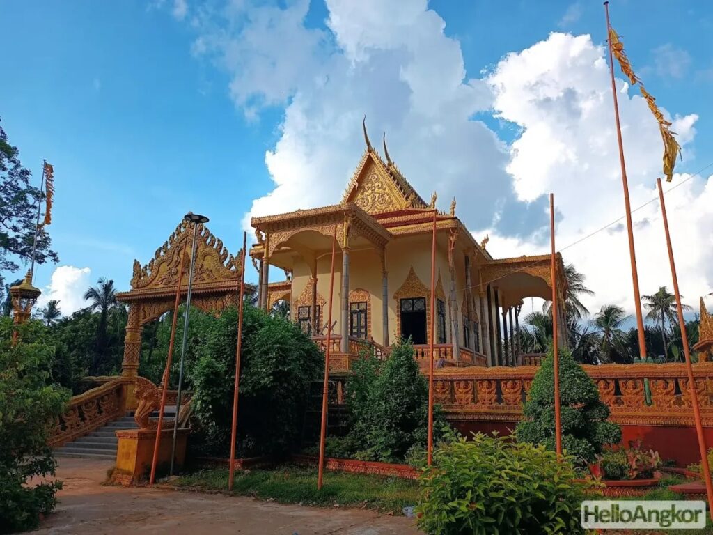Discover the Wat Roka Kandal Temple