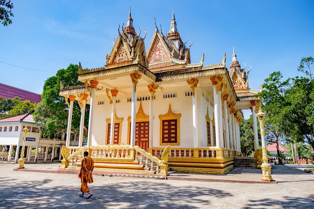 Explore the Wat Krom Buddhist Temple