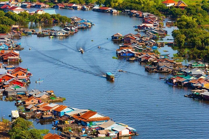 Explore the Floating Villages of Kampong Khleang