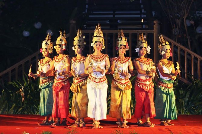 Enjoy a traditional Apsara dance performance