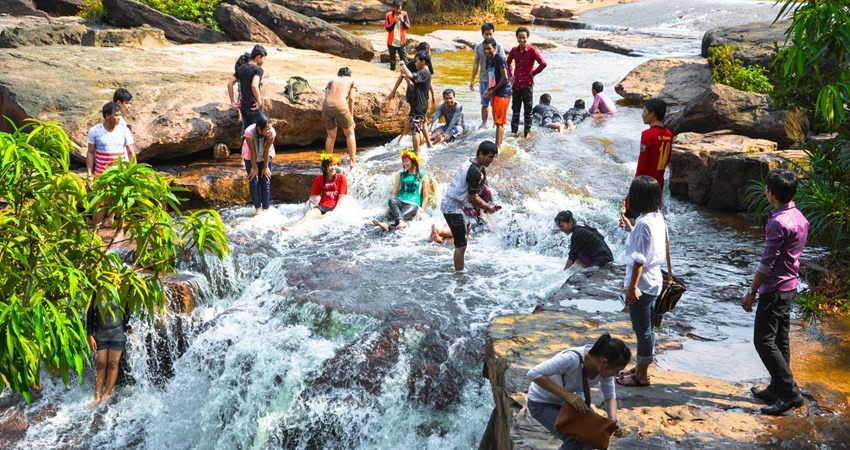 Discover the Kbal Chhay Waterfall
