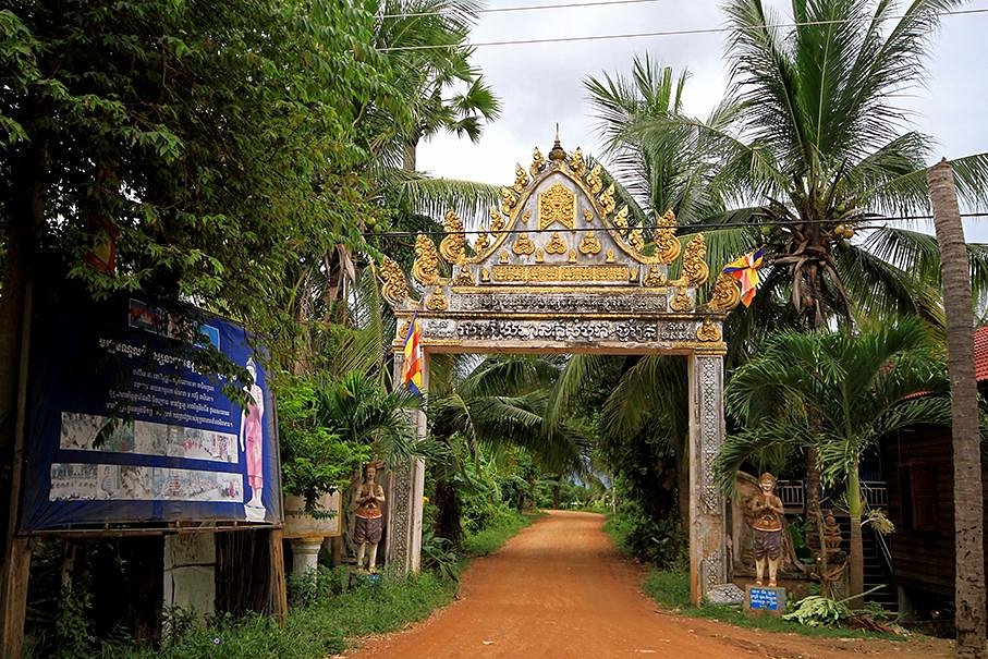 Visit the Phnom Sambok Pagoda