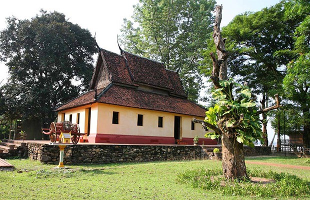 Explore the Historic Wat Roka Kandal
