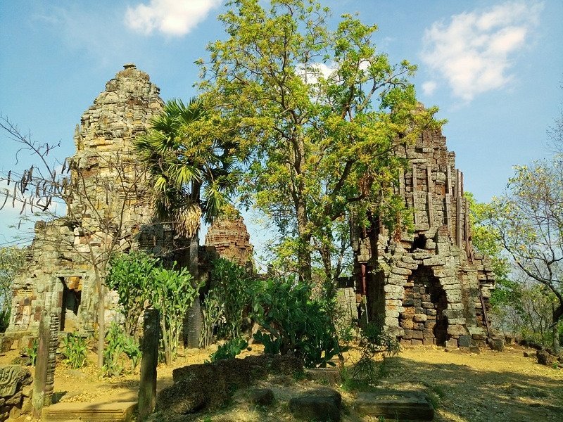 Explore Wat Banan Temple